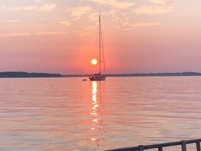 A photo of another gorgeous sunset taken from the deck of American Beauty II in Sag Harbor Bay